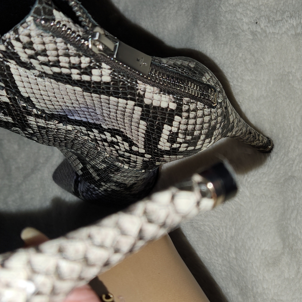Kenneth Cole Snake Print Bootie Size6 - image 3